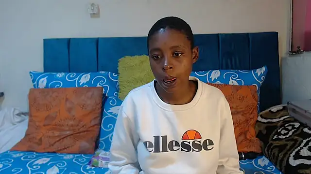 SweetSlenderChoc webcam