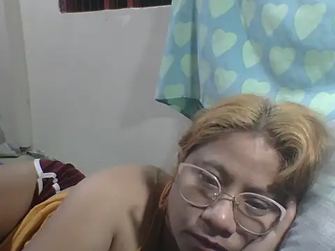 PinayChristine webcam