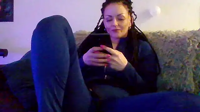 shyhornymommy webcam