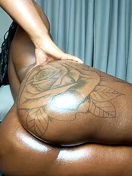 Hugemassivebootie webcam