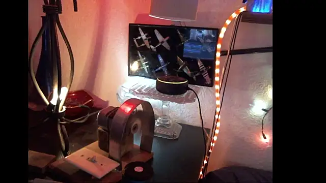 Pussyeat2please webcam