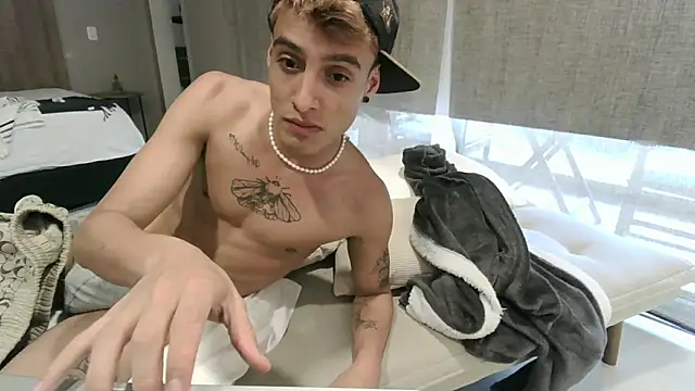 AlejoTwinkLatin webcam