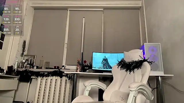 kizziesherbert (F young) - 2 fingers in pussy until legs tremb