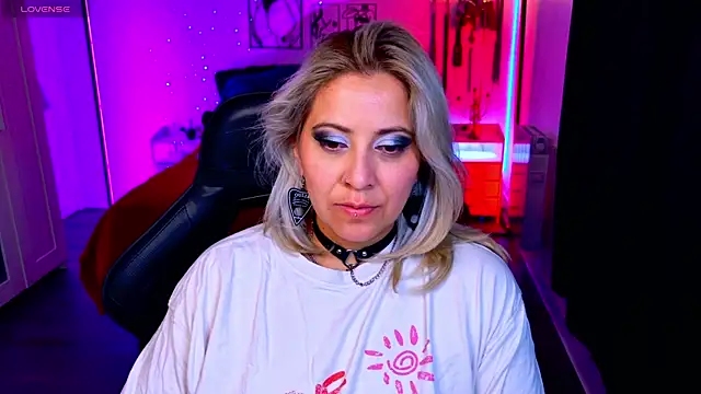 blackwidow_s1 (F young) - Remove tshirt