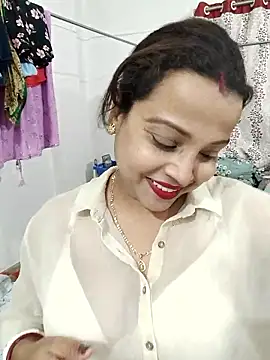 hornypiu697 (F milf) - Full nude with ass show