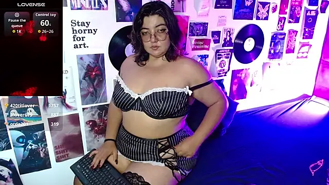 Roxy_f_w webcam