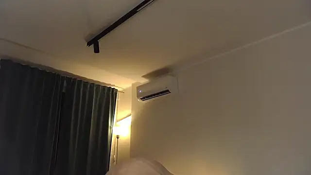 amber_quell_here webcam