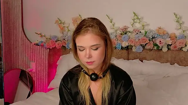 Lilith_Bonheur webcam