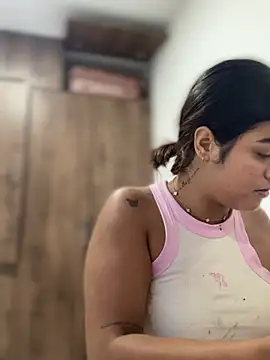 kaily_sweet16 (F teen) - Silence people nearby listen to my Moan