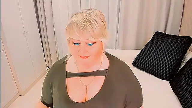 BIGTITSBBW webcam