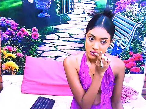 IndianPretty14u2Luv webcam
