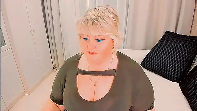 BIGTITSBBW webcam