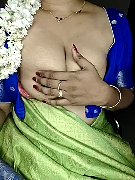 Shreya8999 webcam