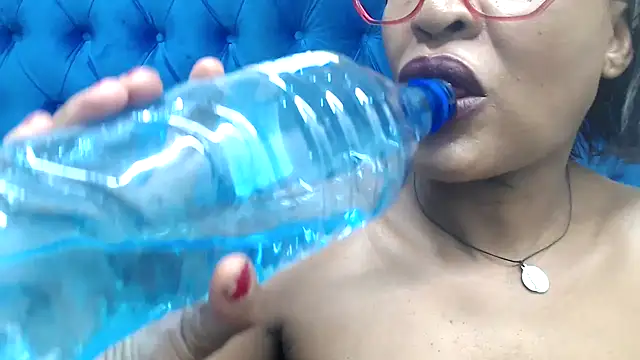 SpicyQueenxxxx webcam