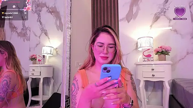 Annyhathatway webcam