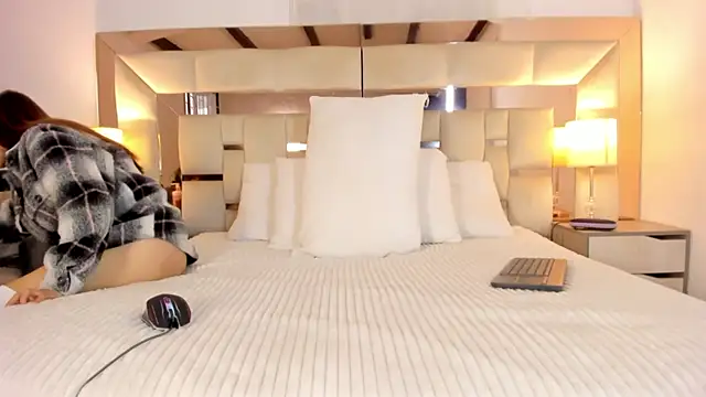 EloiseClairmont webcam