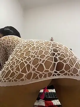 Webcam Model (Rosa_25x)  is live.Free join now!