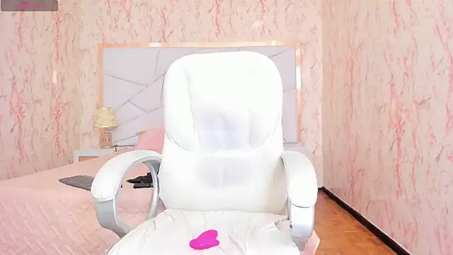 Emily_Whinfre webcam