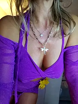 Webcam Model (CelynaRoss)  is live.Free join now!