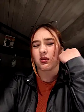 katty_42 (F teen) - Off bra.