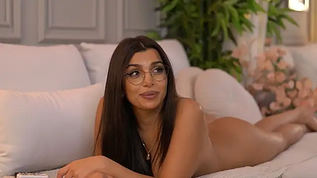 NicoleCellini - Live Cams