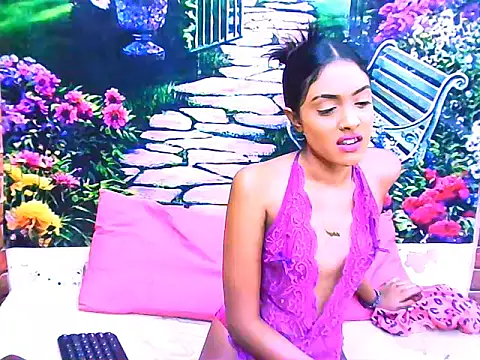 IndianPretty14u2Luv webcam