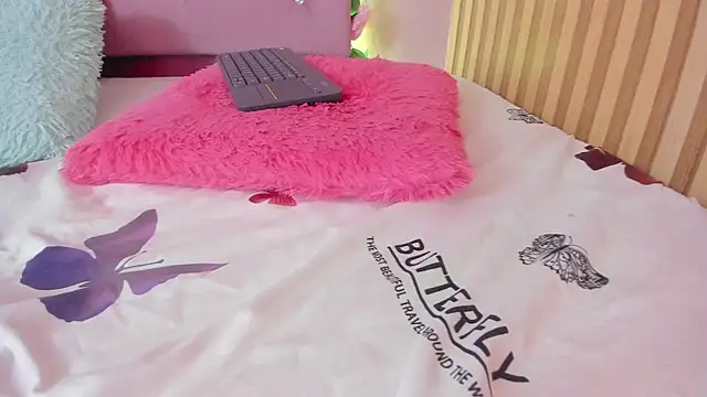 lovely__kiss__ webcam