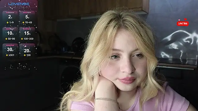 shy_blondiee webcam