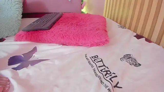 lovely__kiss__ webcam