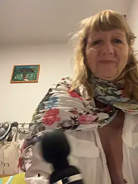 MatureKim Live Webcam on Stripchat