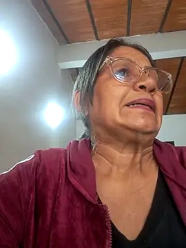 Webcam Model (Vickyfox_)  is live.Free join now!