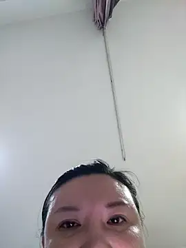 美女LILYsweetfcup在线直播