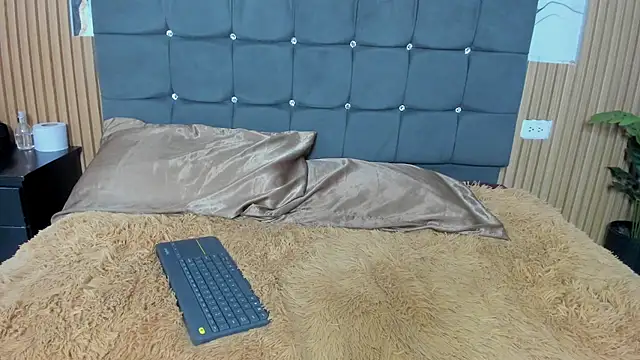 magical_muse122 webcam