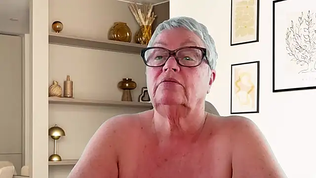 Mystery-Grandmother webcam