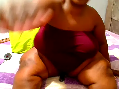 Hips2seyy86 webcam