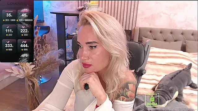 FreeBerryMILF webcam