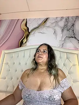 Lucy_Milf_474 webcam