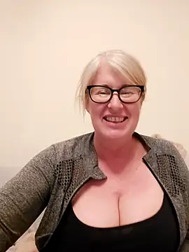 FlirtyFleur-x webcam