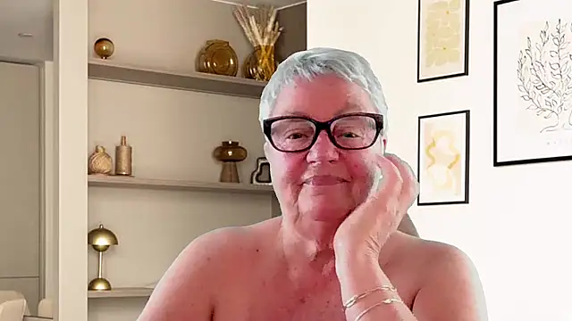 Mystery-Grandmother webcam