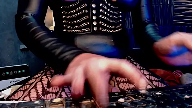 UrtopshemalegoddessAliyah webcam