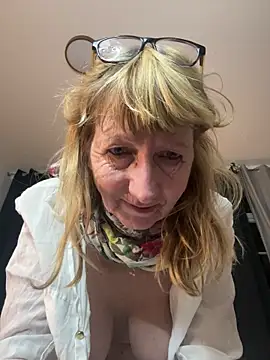 maturekim (Ask my age) - Show my Boobs 🥵