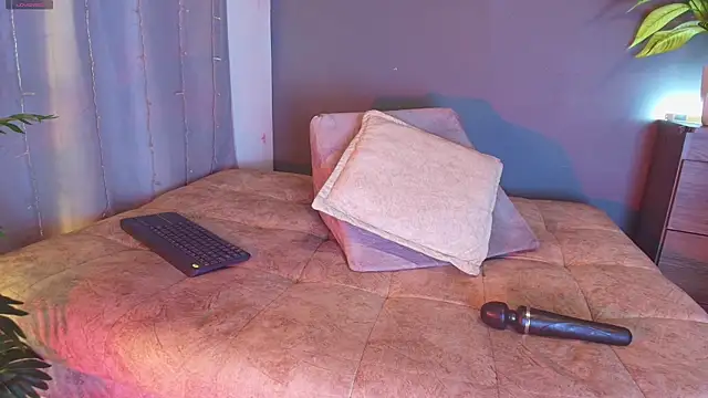 jade_brunnette webcam