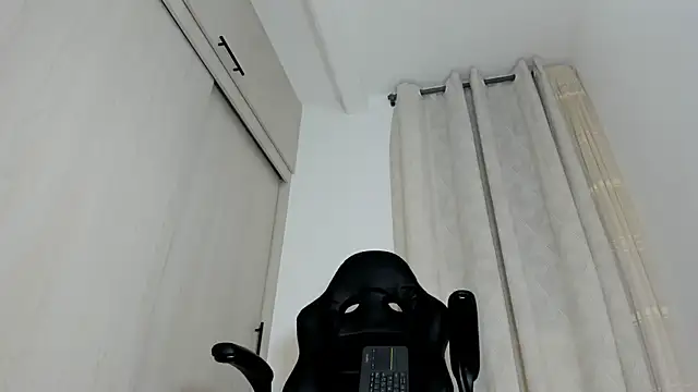 biscuit_oliva - Biscuit_oliva's free webcam - UK Sex Cams