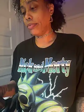 Lunalovesyou8 webcam