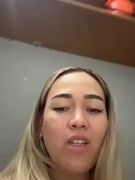 danielavegax (G young) - ANAL PLUG IN PUBLIC💦💦