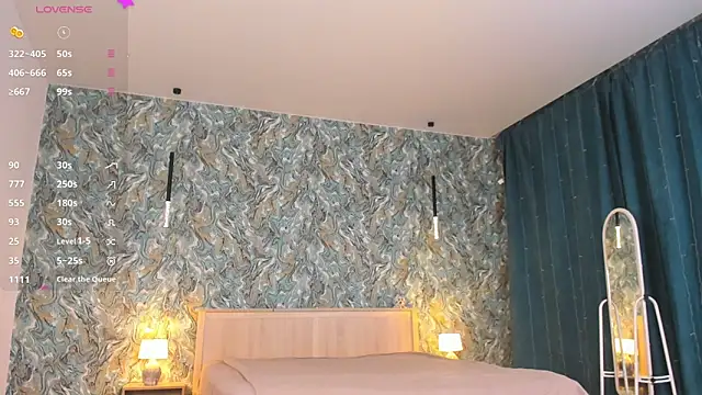 odellafrake (F teen) - shake your chest close to the cam