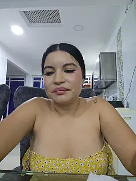 Pretty_Julieta webcam