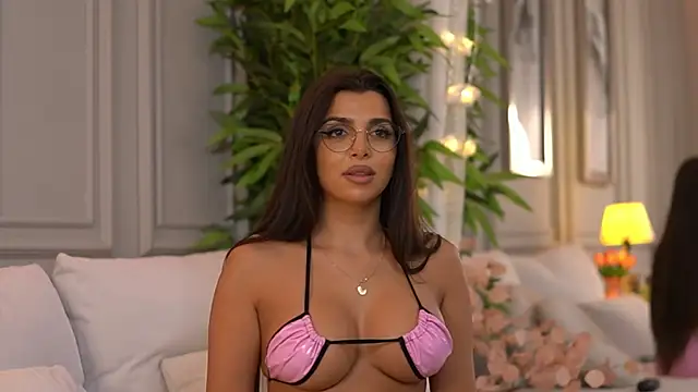 NicoleCellini - Live Cams