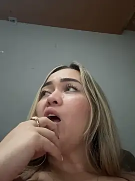 Danielavegax Live Webcam on Stripchat