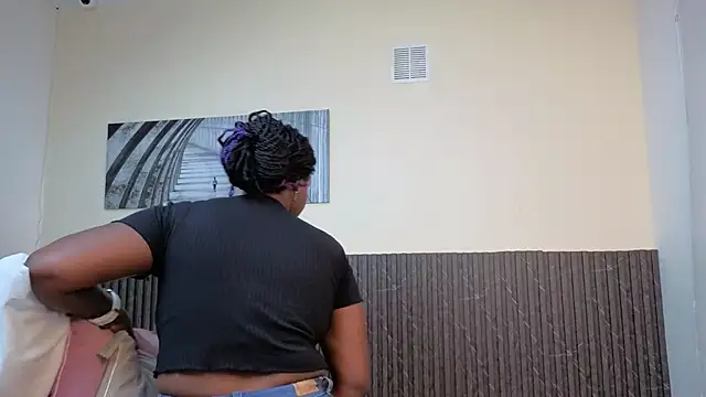 chanel_brunette webcam